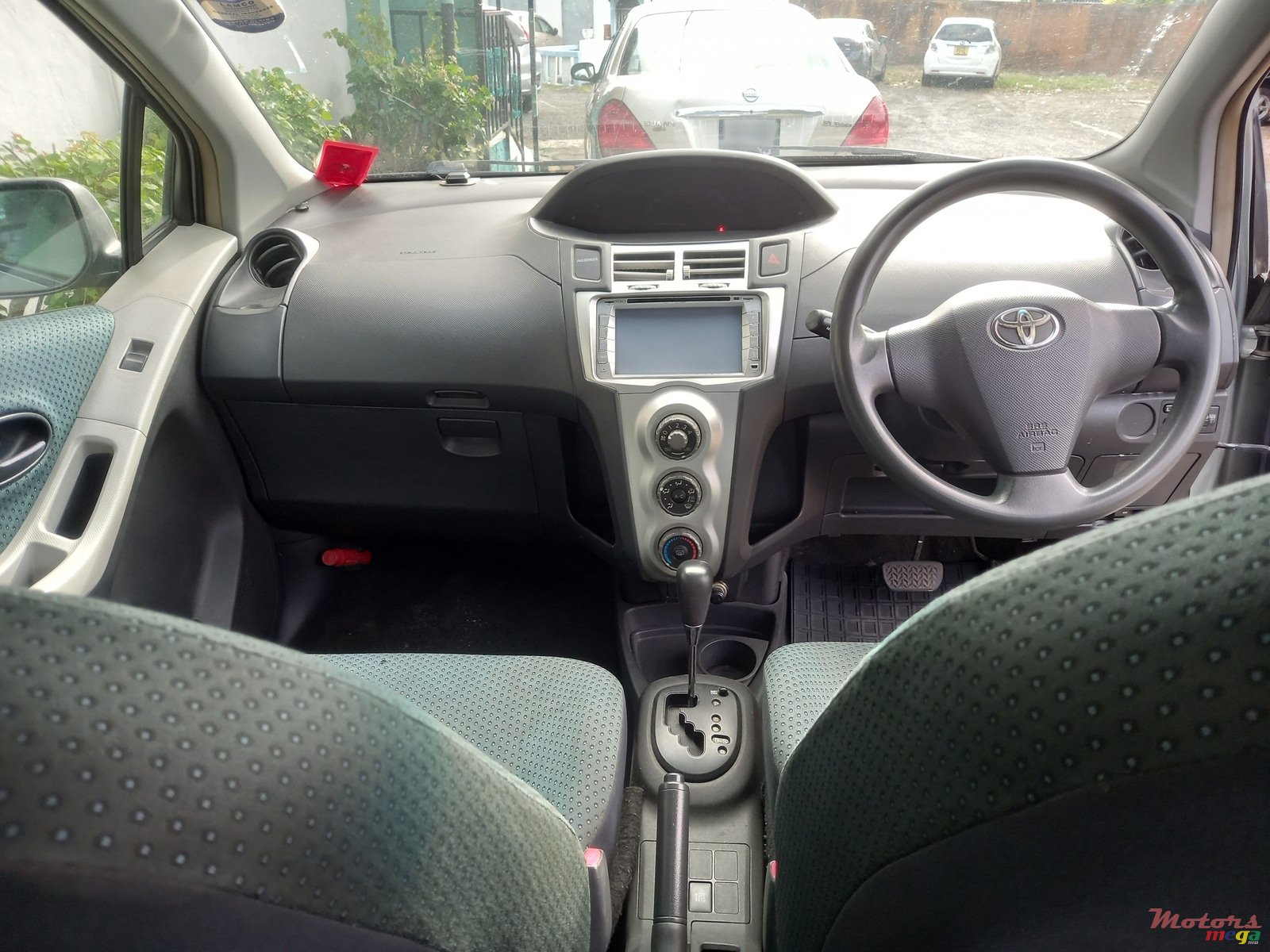 2007' Toyota Vitz photo #5