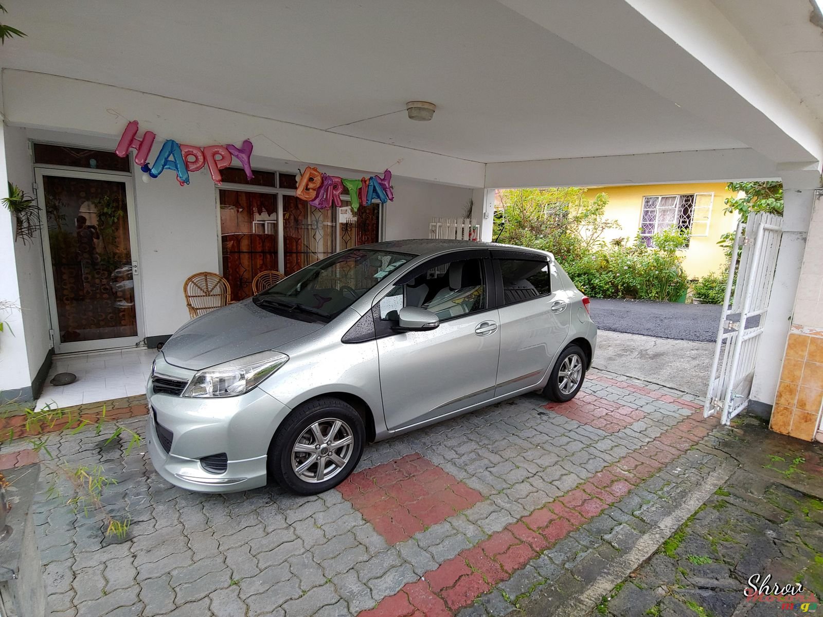 2011' Toyota Vitz photo #5