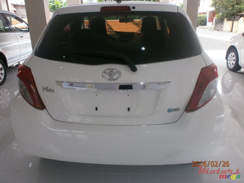 2012' Toyota Vitz photo #2