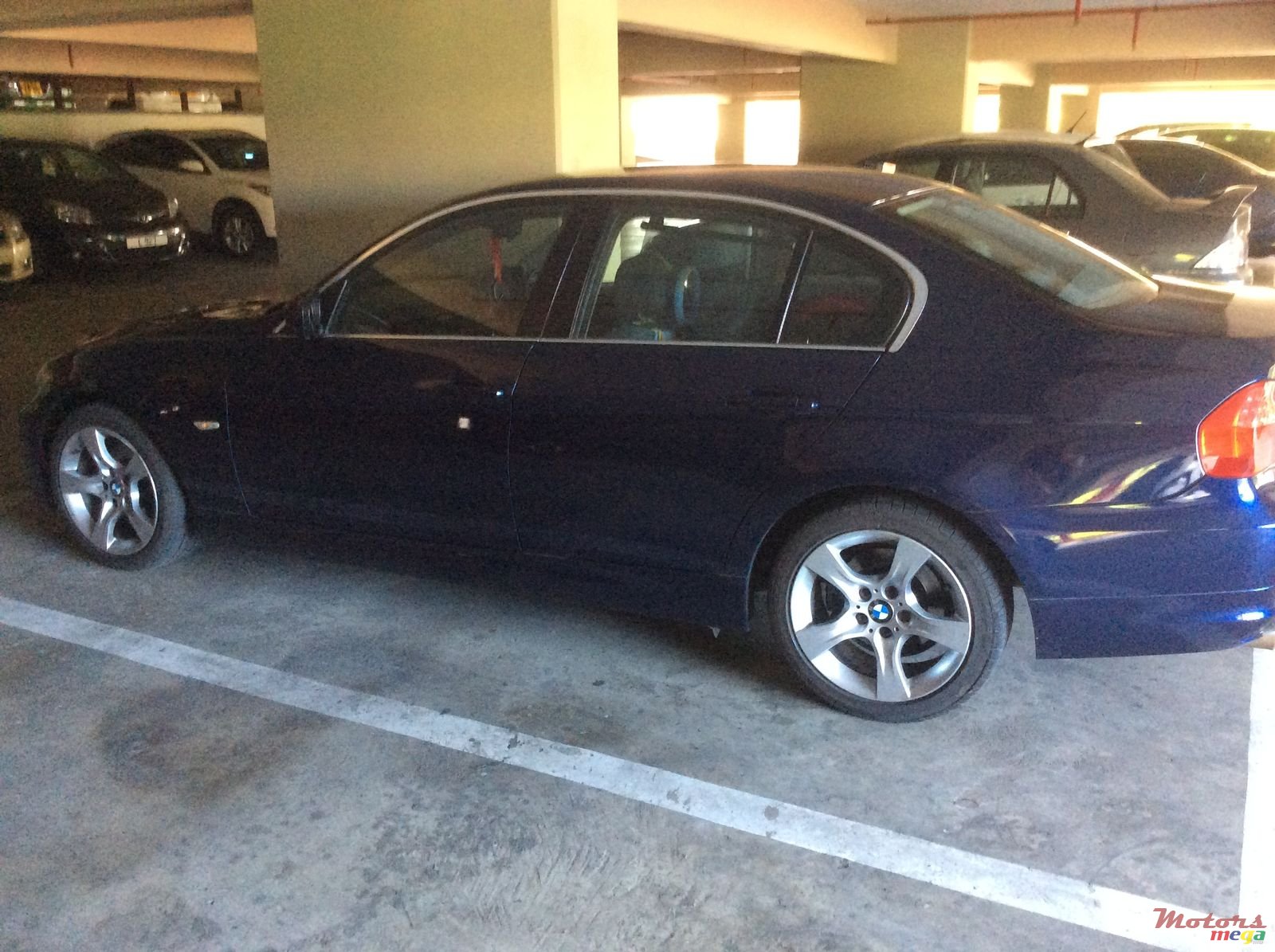 2010' BMW 3 Series photo #4