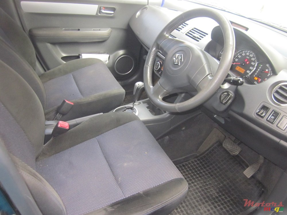 2010' Suzuki Swift photo #4