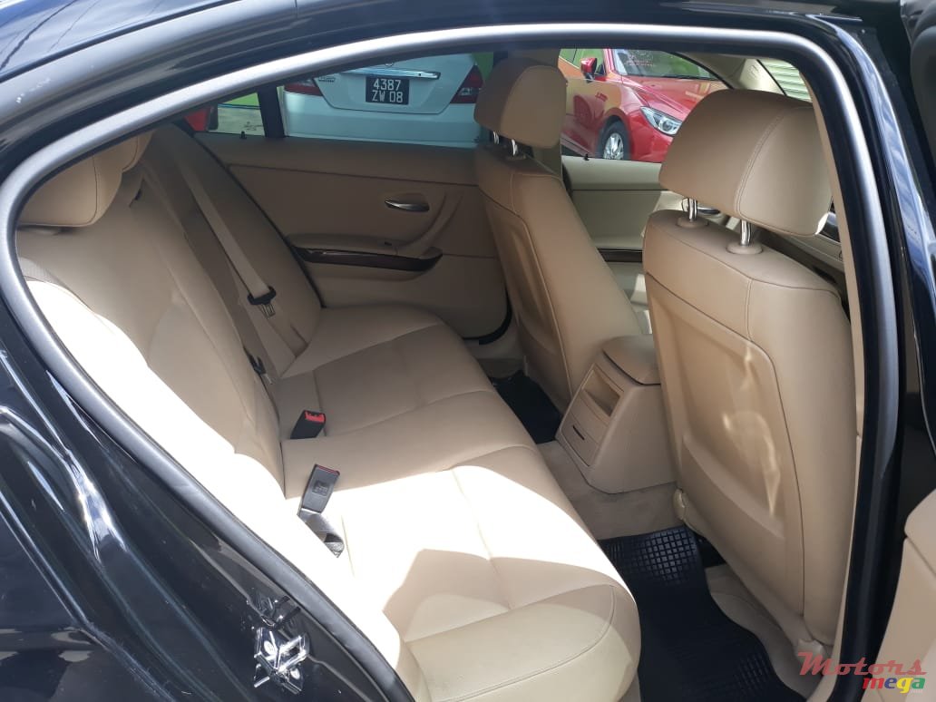 2009' BMW 320 photo #3