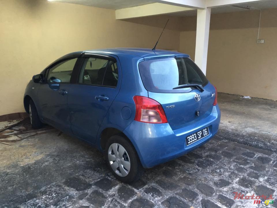 2006' Toyota Vitz photo #3