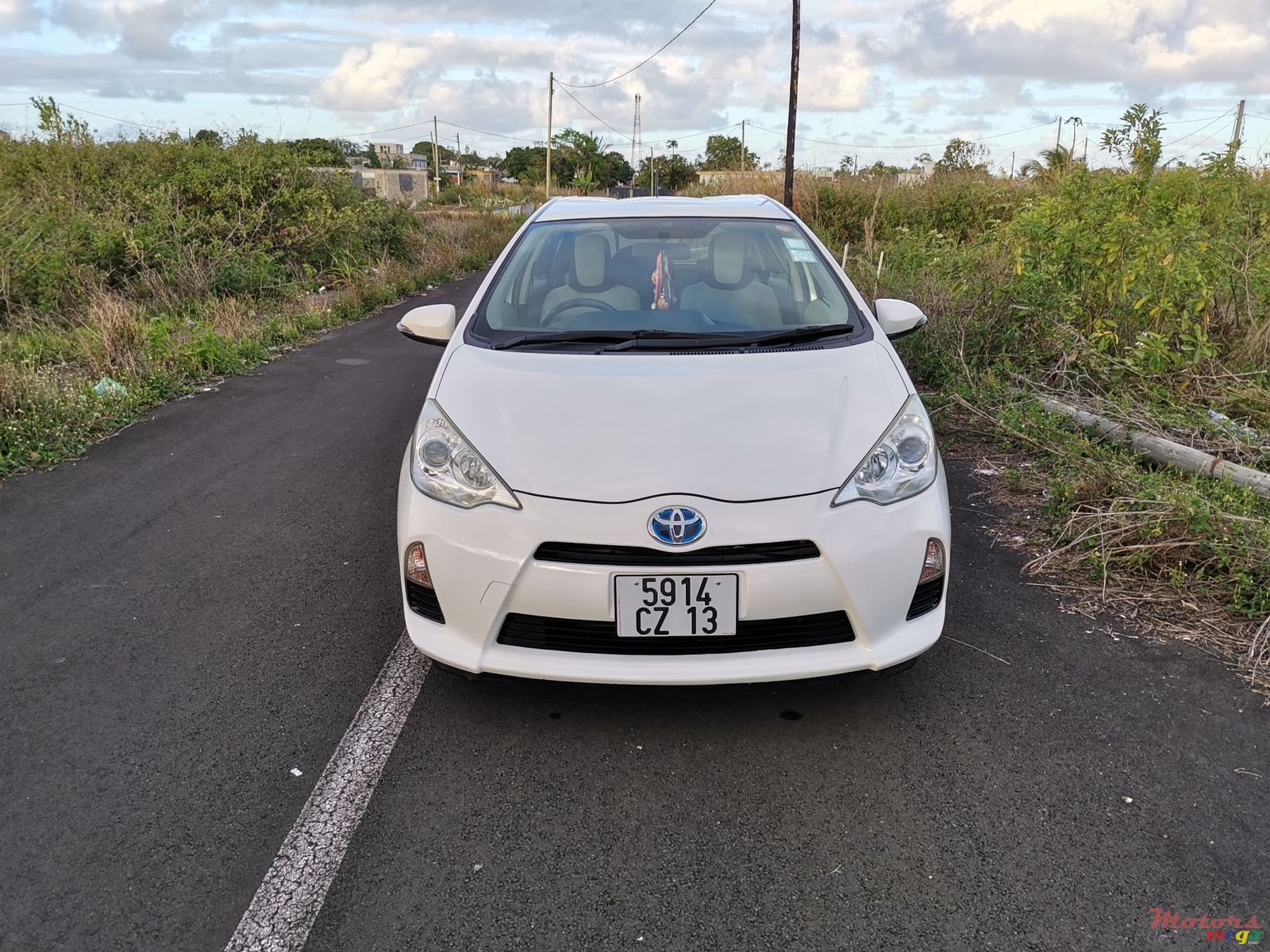 2013' Toyota Aqua photo #1