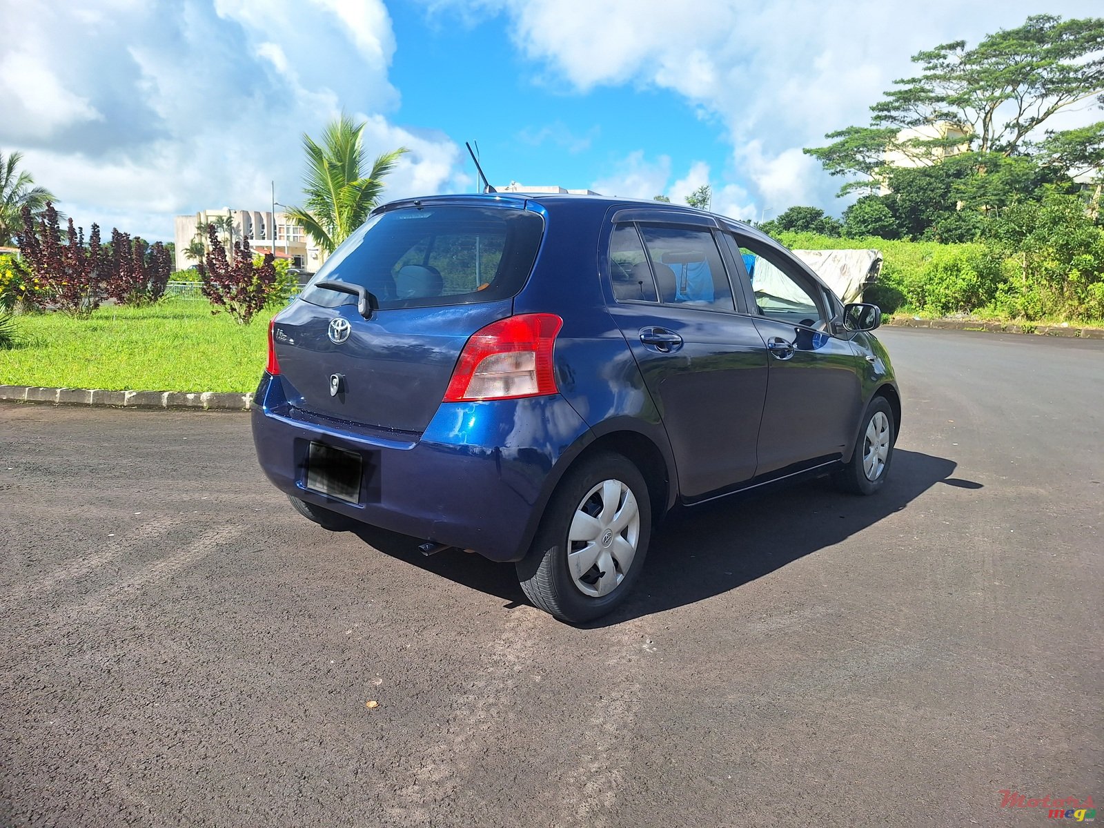 2007' Toyota Vitz photo #1