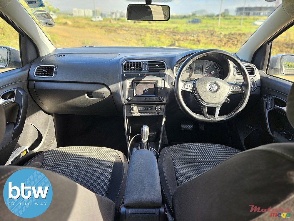 2017' Volkswagen Polo photo #3