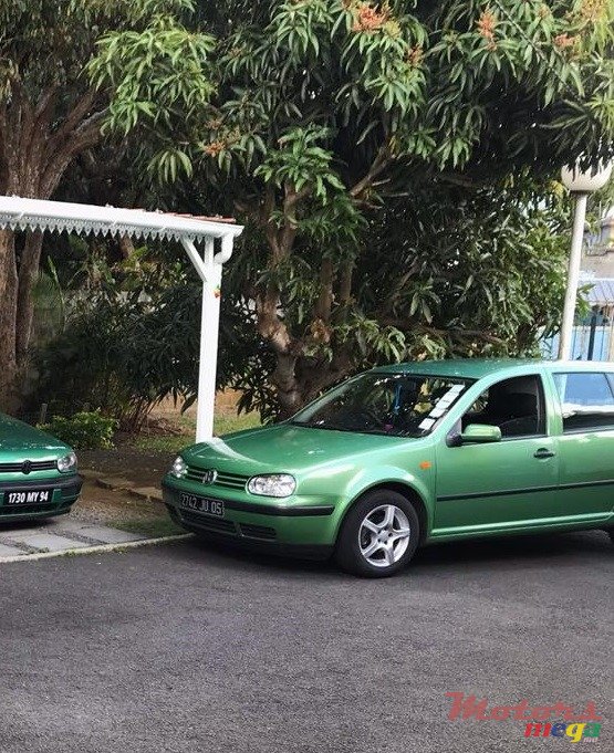 2005' Volkswagen Golf photo #2