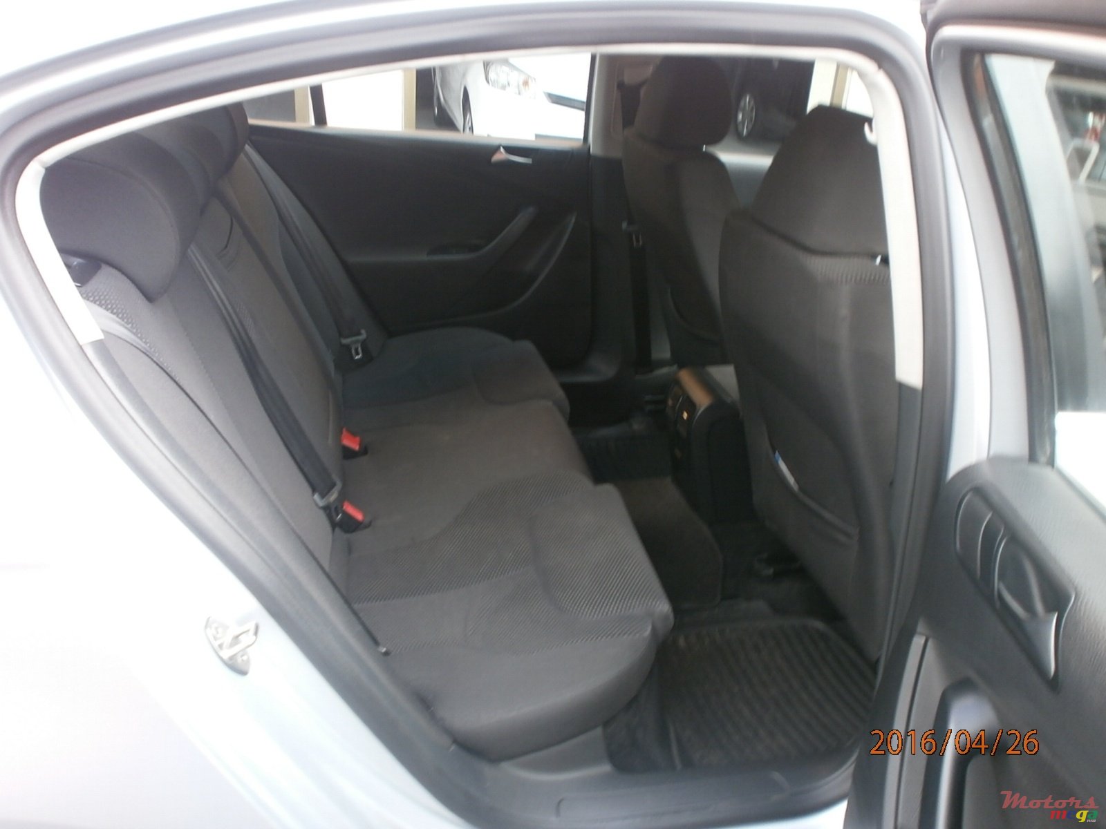 2011' Volkswagen Passat photo #5