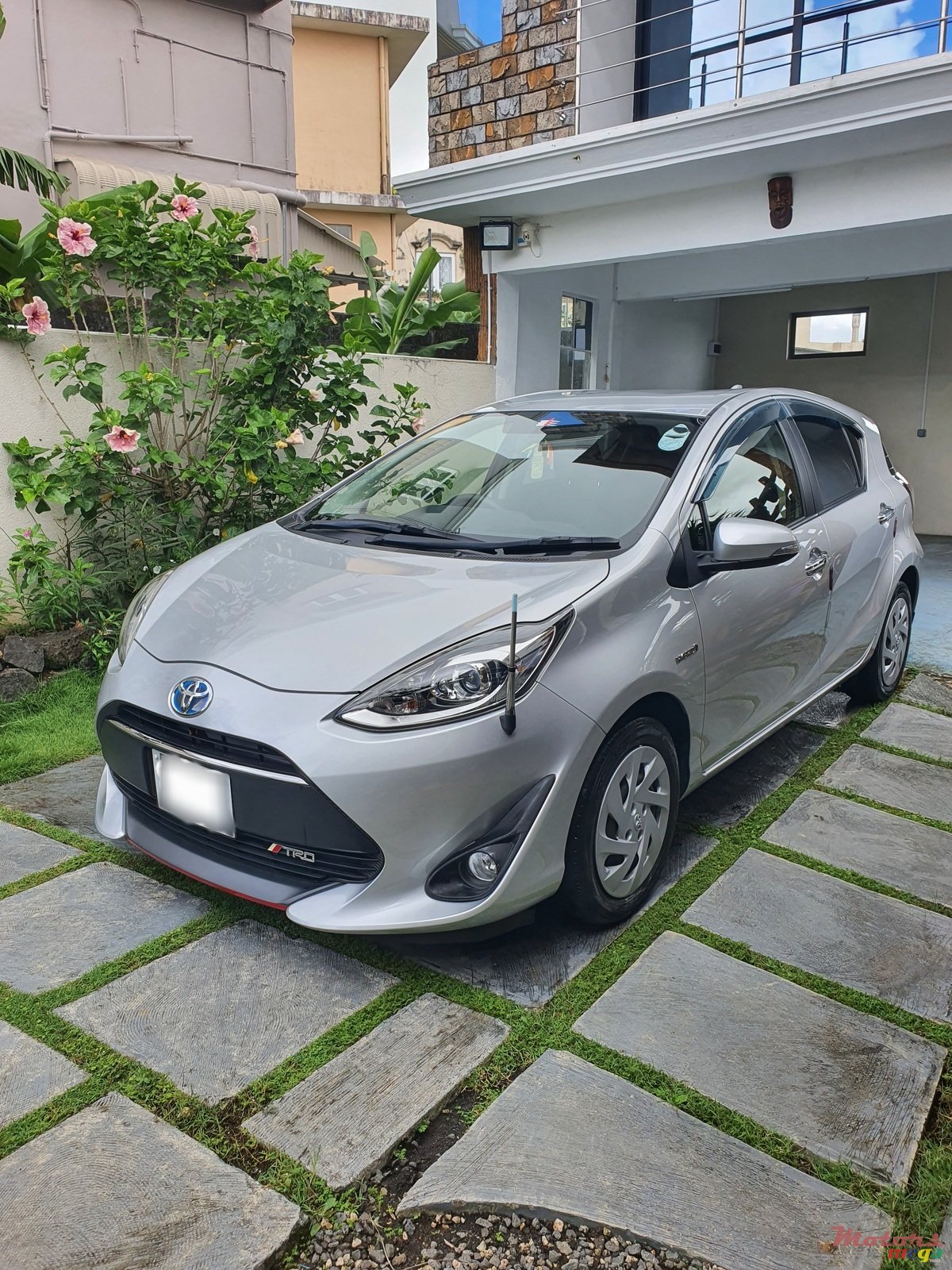 2018' Toyota Aqua photo #3