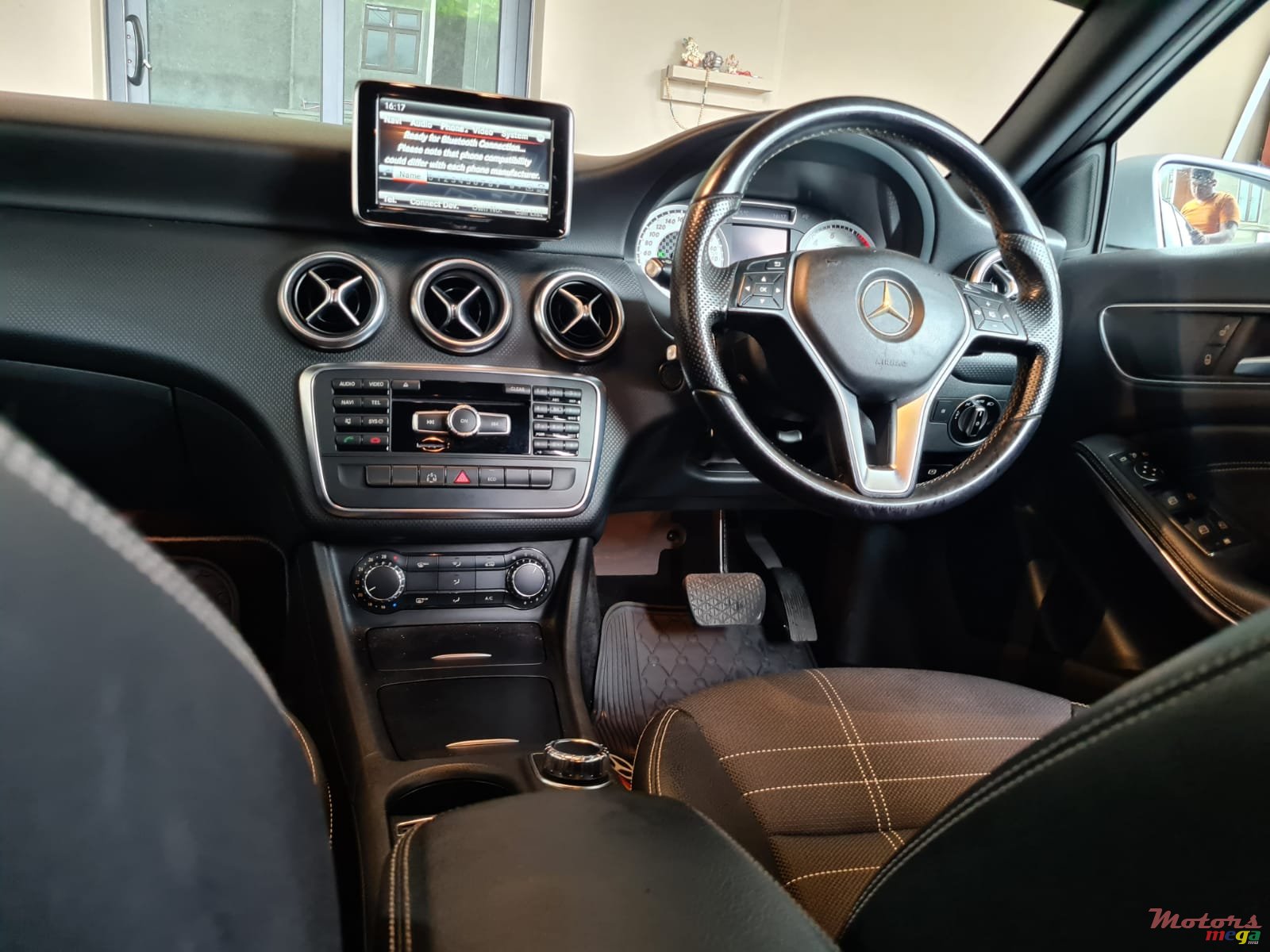 2013' Mercedes-Benz A 180 photo #3