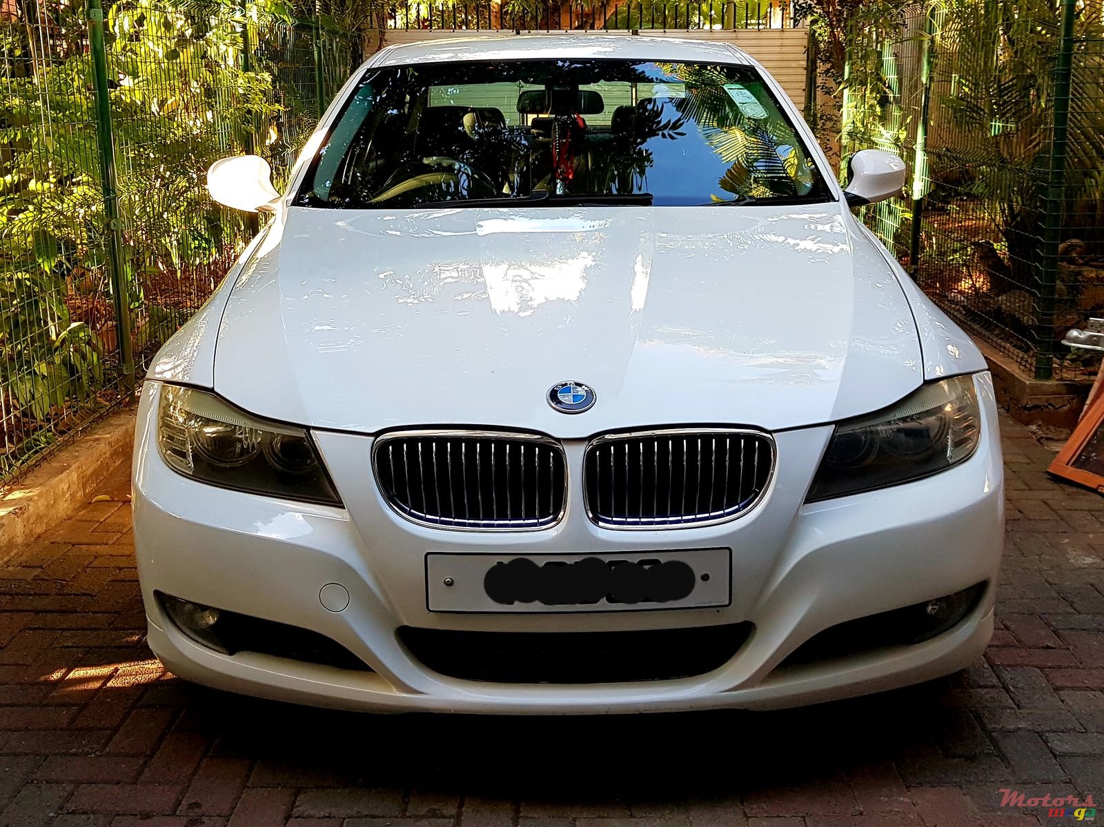2011' BMW 320 Facelift model photo #1