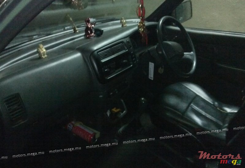 2000' Mitsubishi photo #3