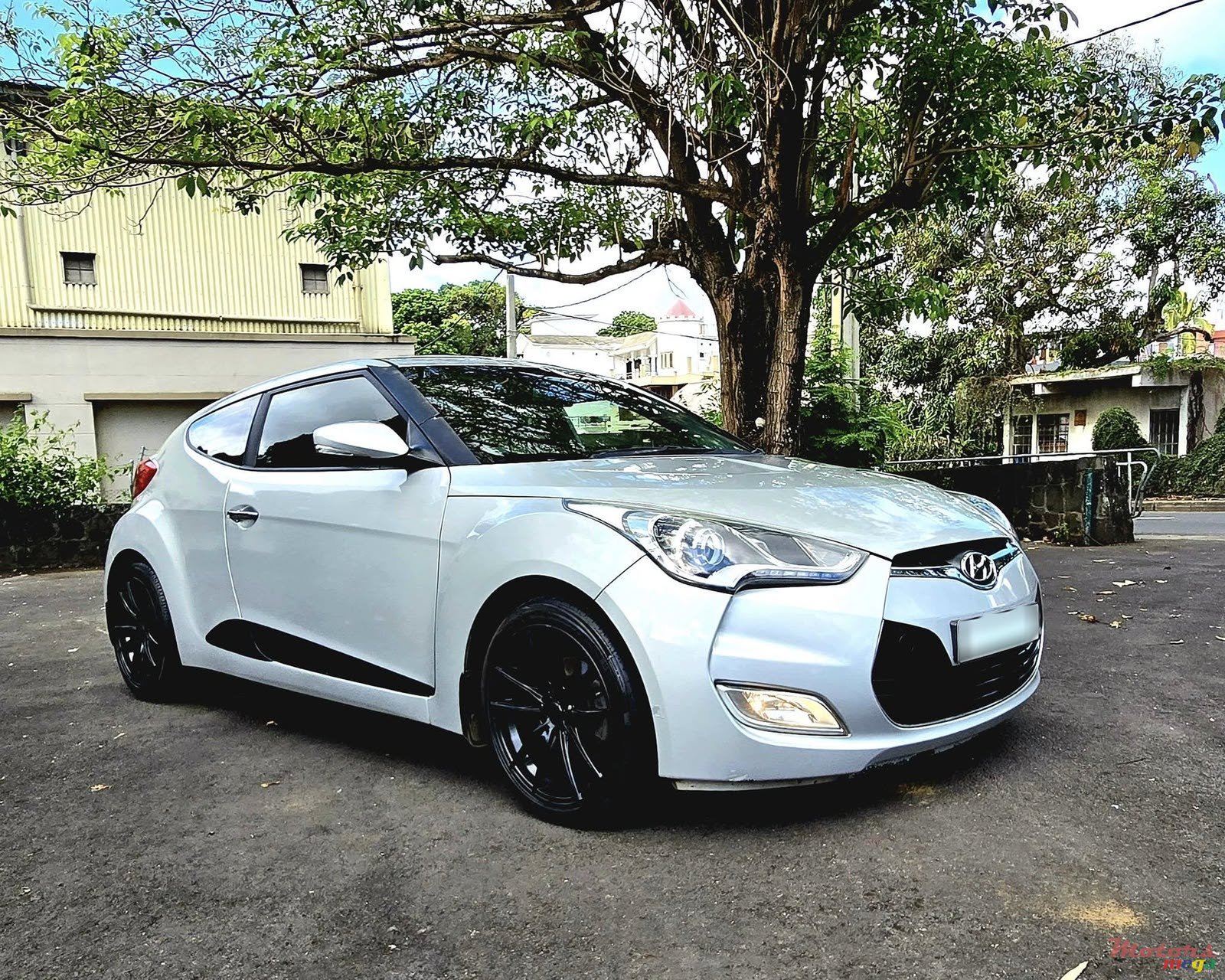 2015' Hyundai Veloster photo #2