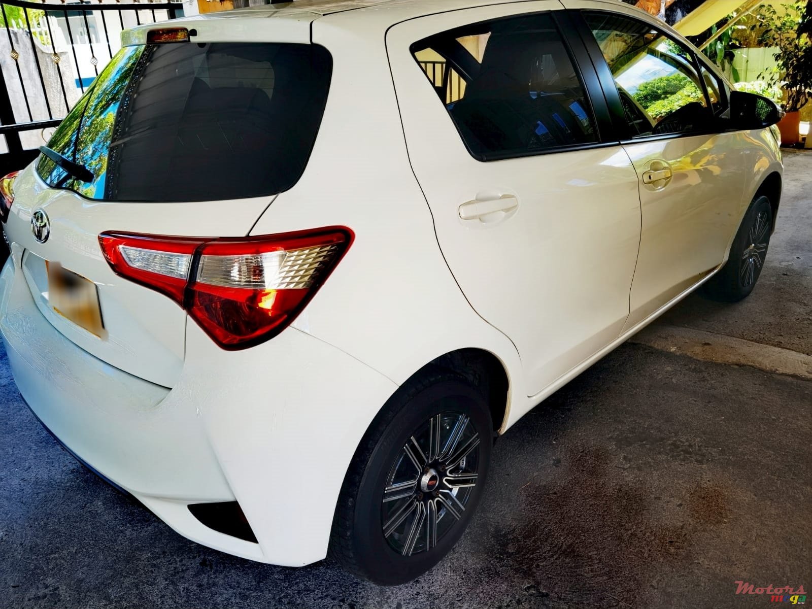 2017' Toyota Vitz photo #4