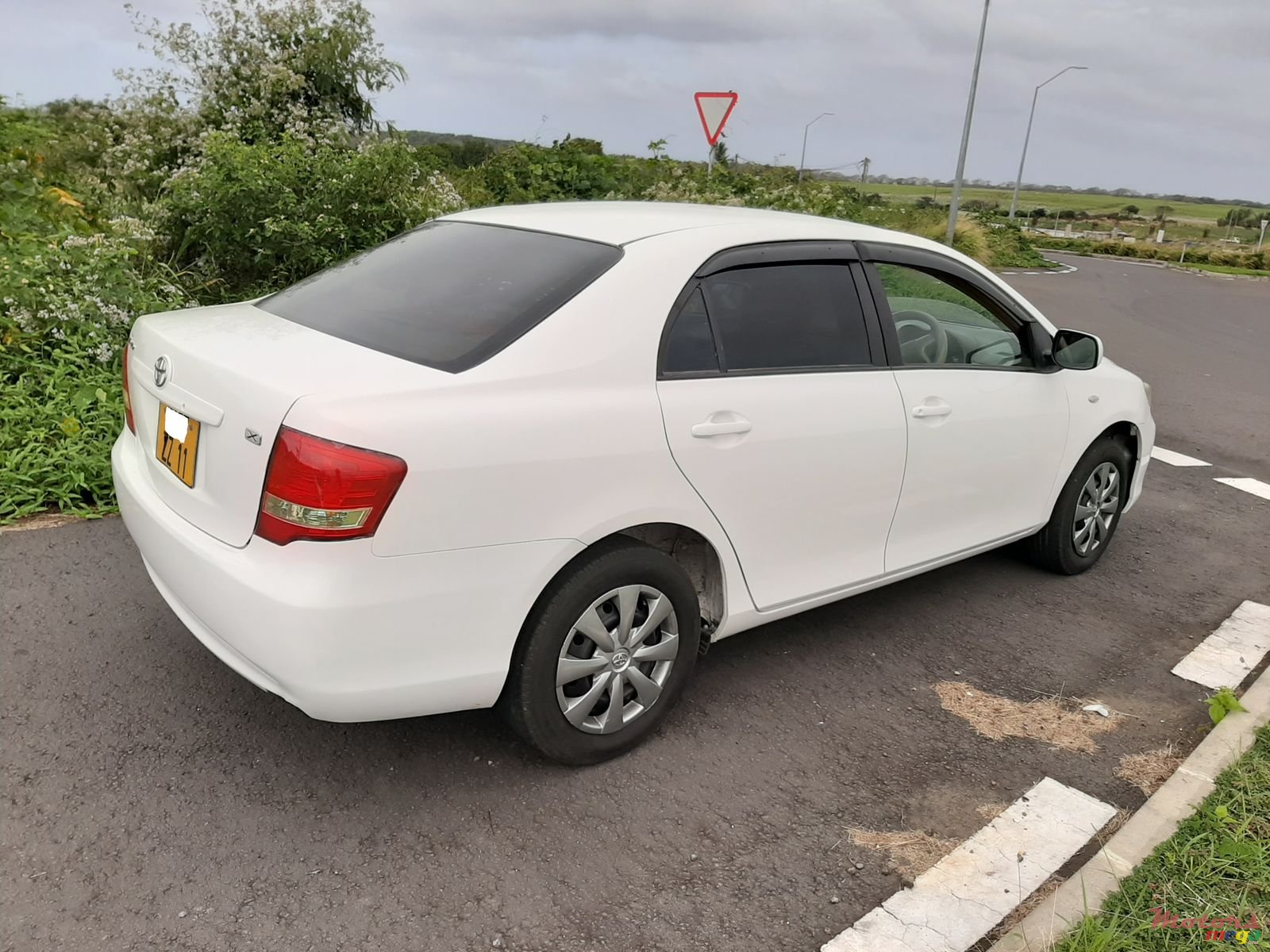 2011' Toyota Axio photo #4