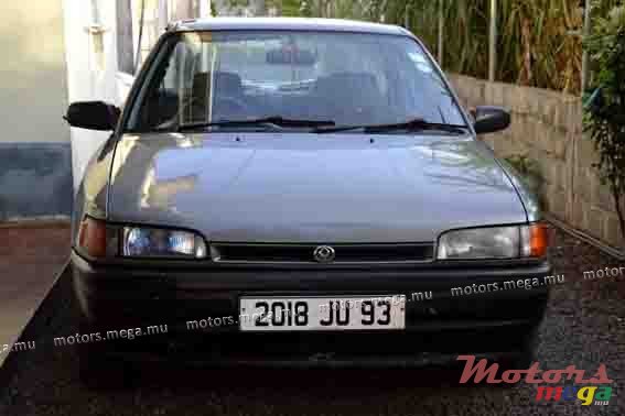 1993' Mazda 323 photo #1