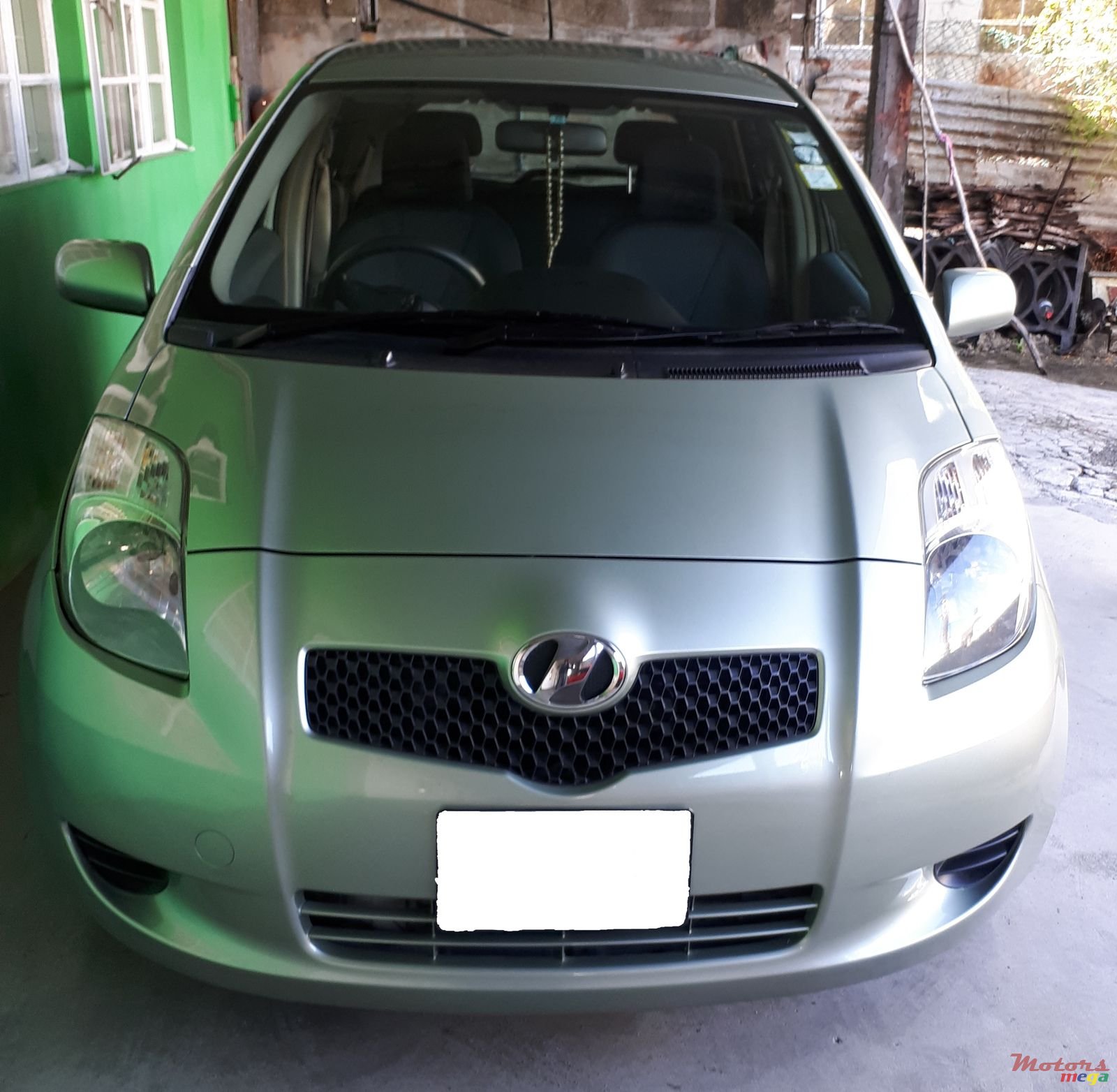 2006' Toyota Vitz photo #3