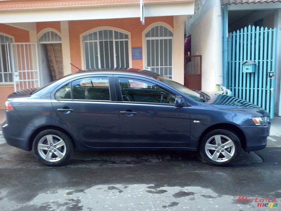 2009' Mitsubishi Lancer EX photo #3