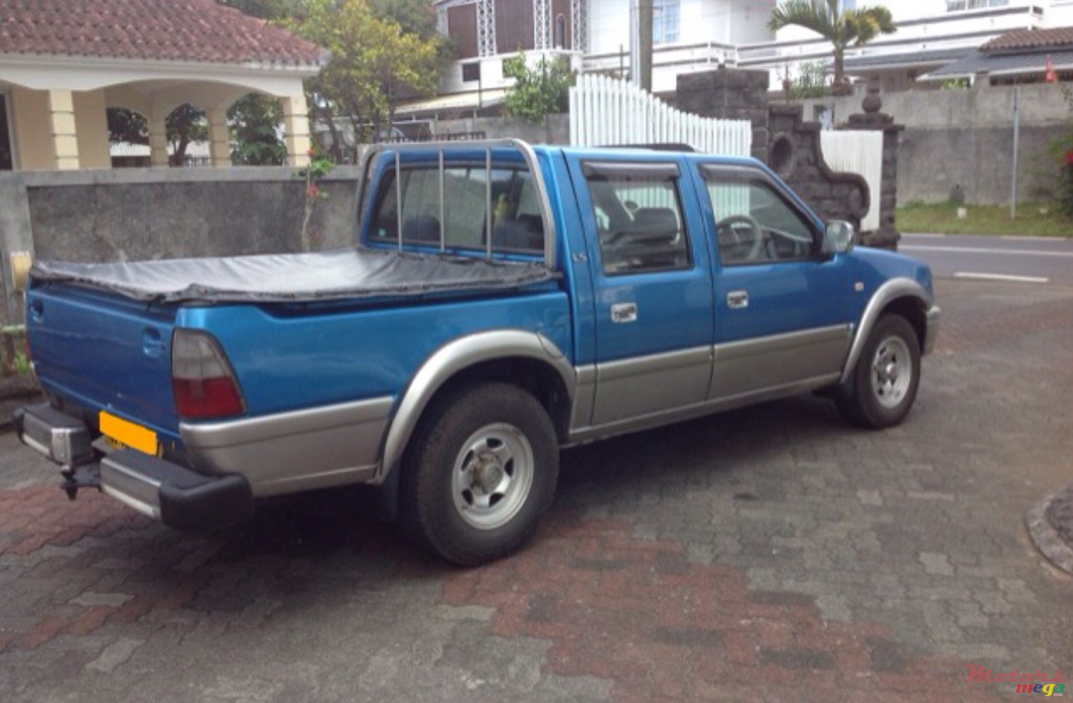 2001' Isuzu photo #2