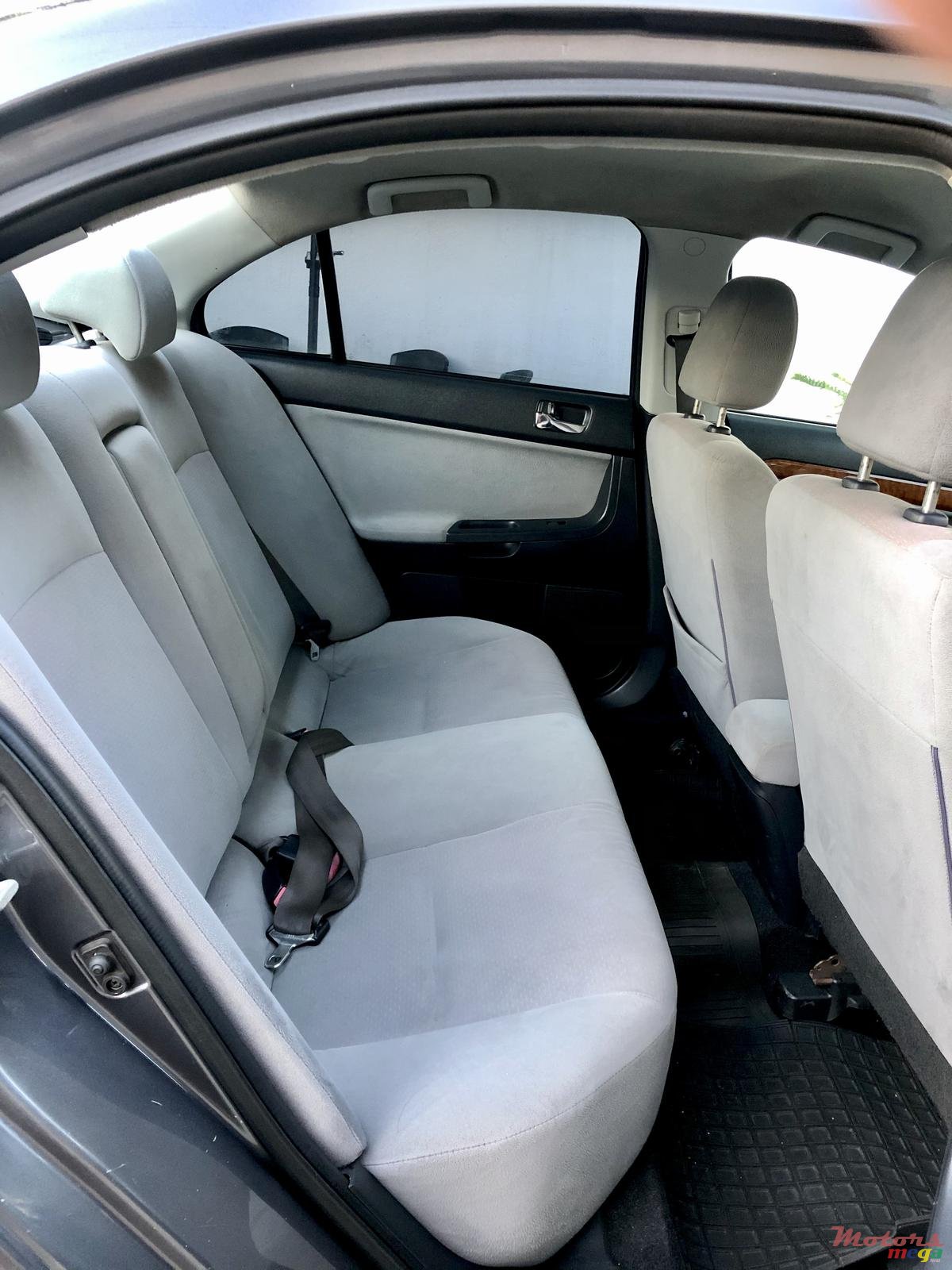 2010' Mitsubishi Lancer X photo #6