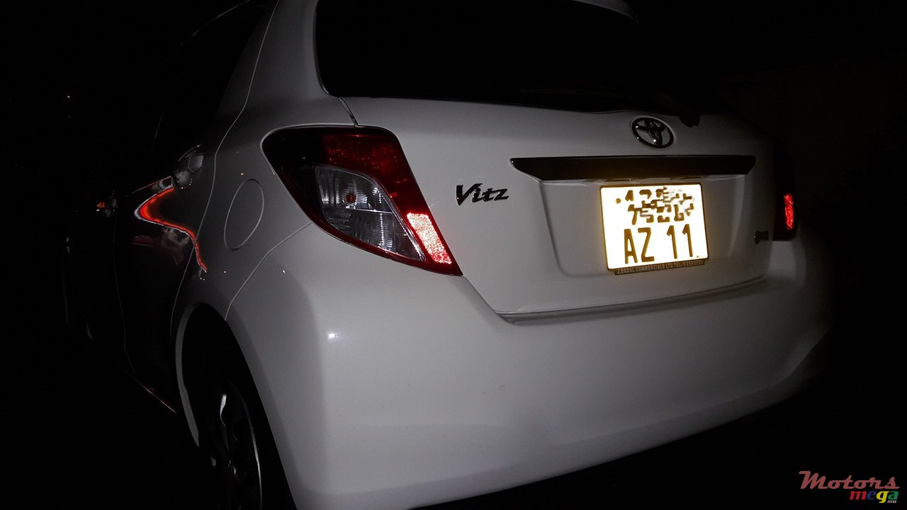 2011' Toyota Vitz photo #2