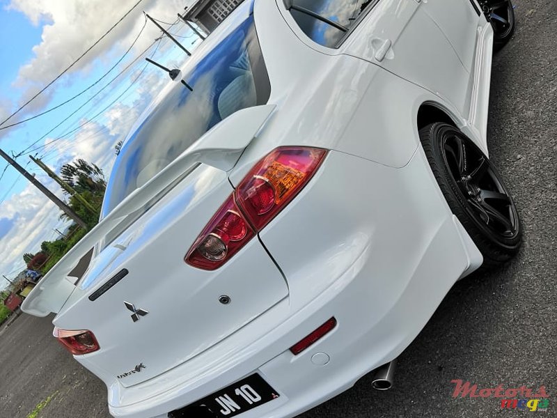 2010' Mitsubishi Lancer Evolution Ex fully executive photo #2