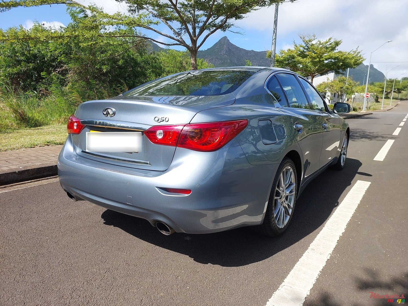 2017' Infiniti Q50 sport photo #4