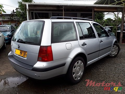 2006' Volkswagen Golf photo #5