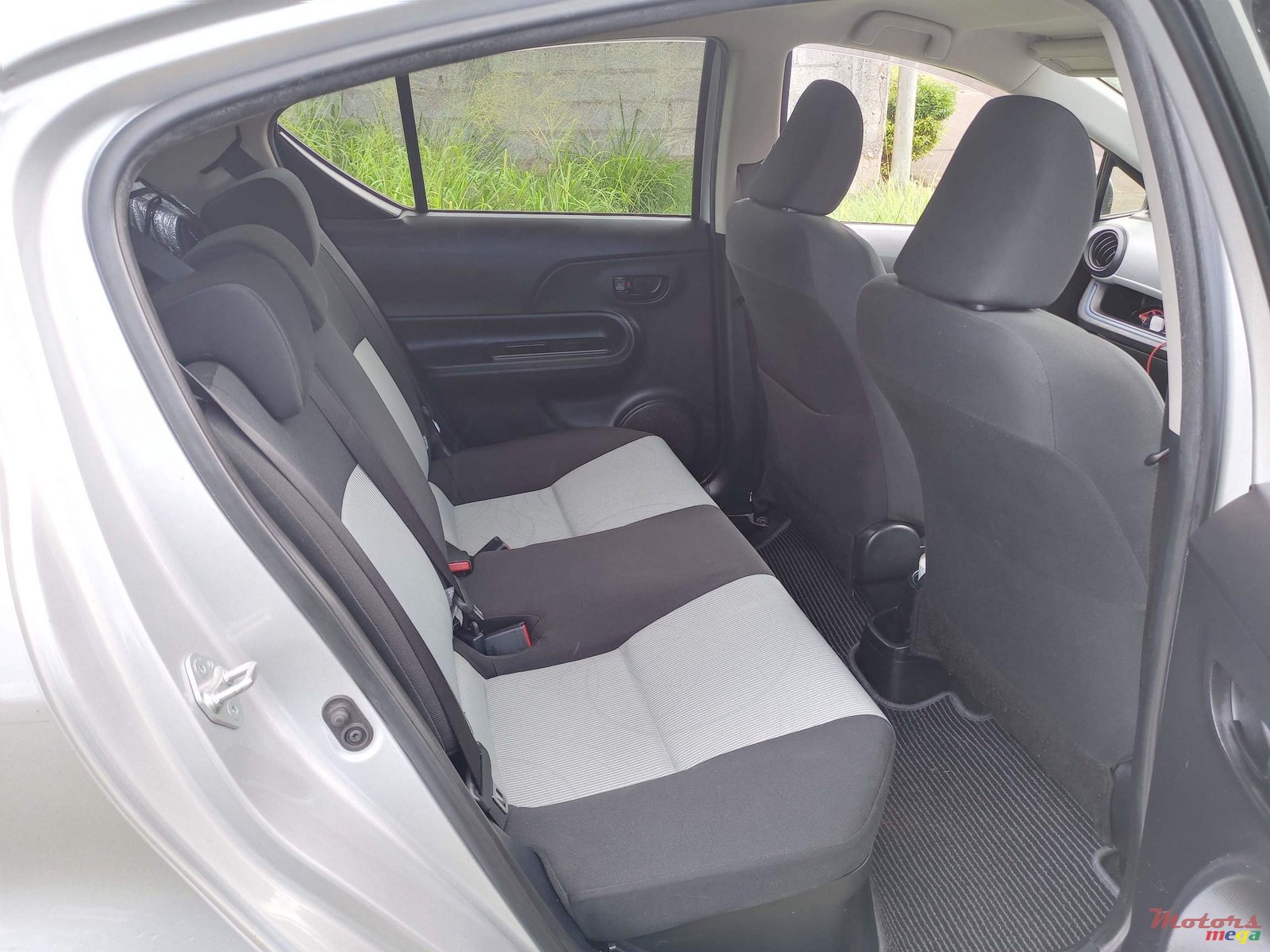 2014' Toyota Aqua photo #4