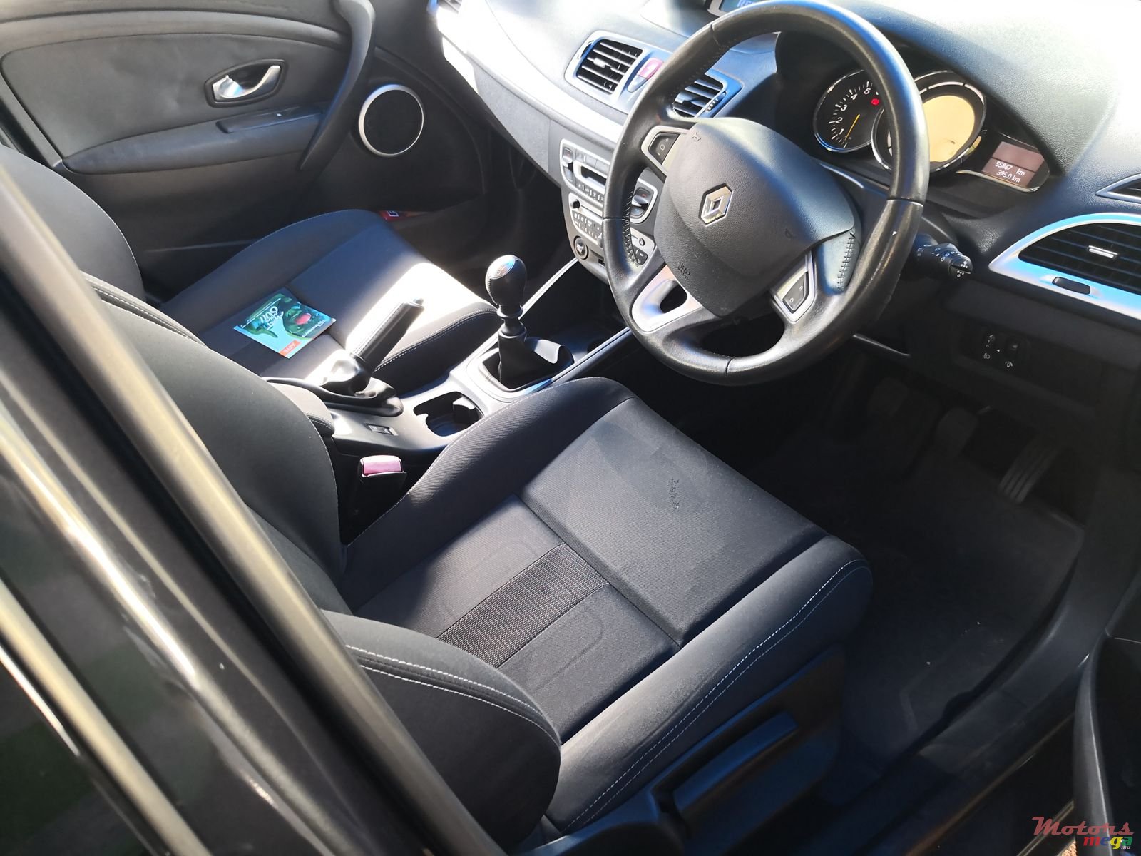 2011' Renault Megane photo #4