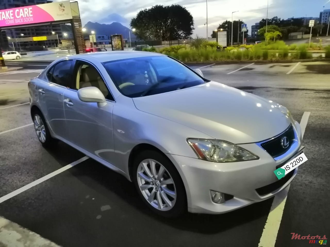 2008' Lexus IS 220D photo #1