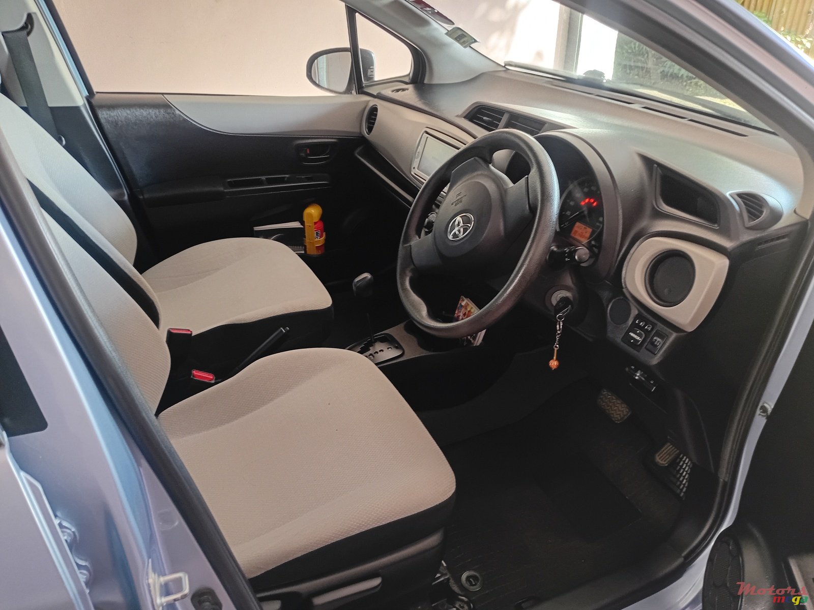 2012' Toyota Vitz photo #7