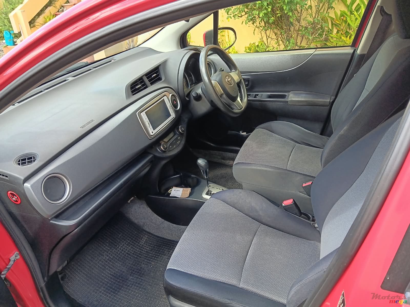 2012' Toyota Vitz photo #3