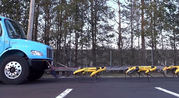Les robots chiens de Google tractent un camion