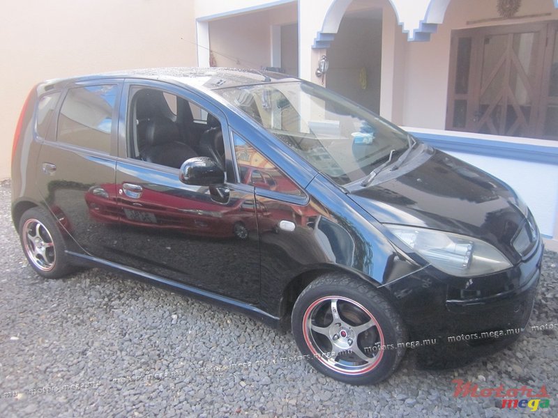 2005' Mitsubishi photo #1