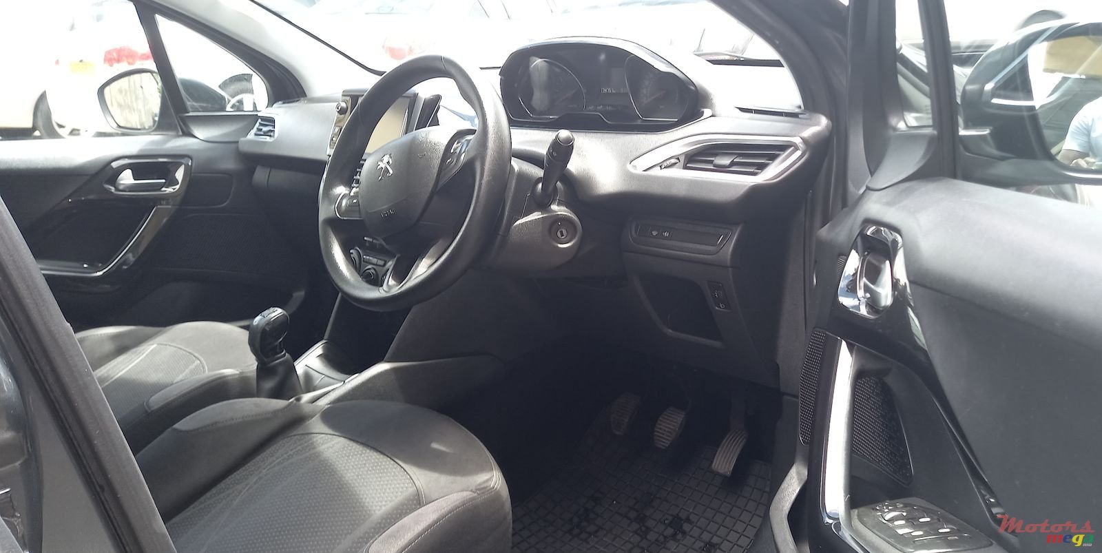 2012' Peugeot 208 photo #3