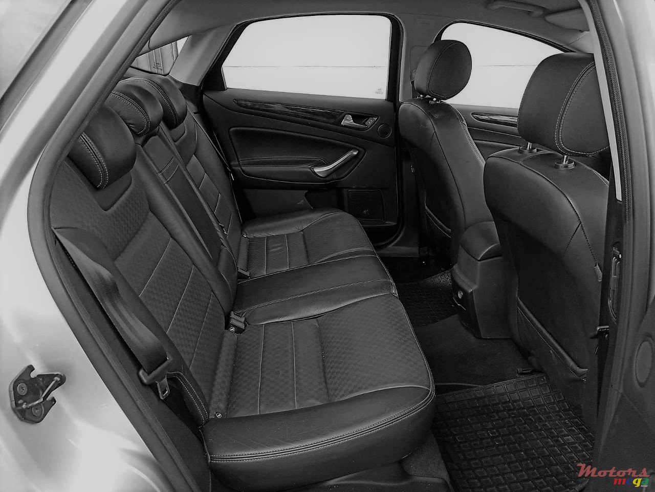 2011' Ford Mondeo photo #7