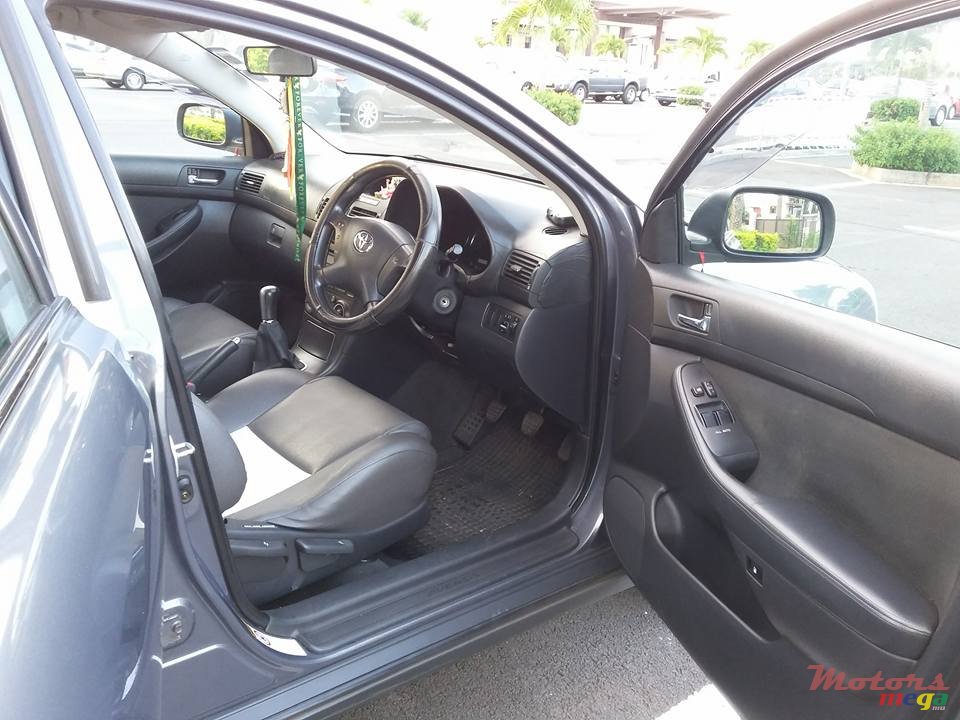 2003' Toyota Avensis photo #5