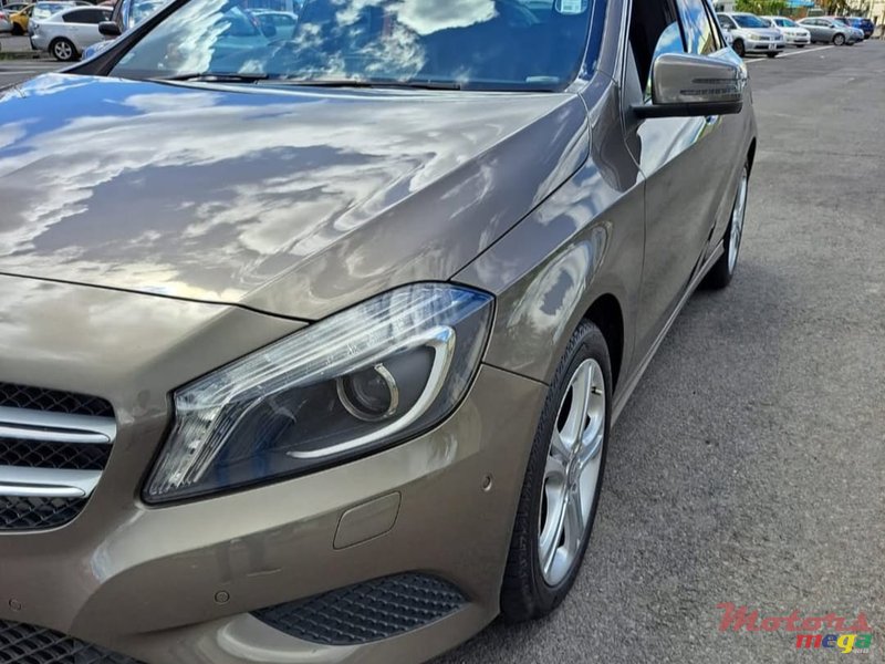 2014' Mercedes-Benz A 180 photo #2