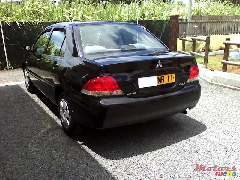 2011' Mitsubishi Lancer photo #2