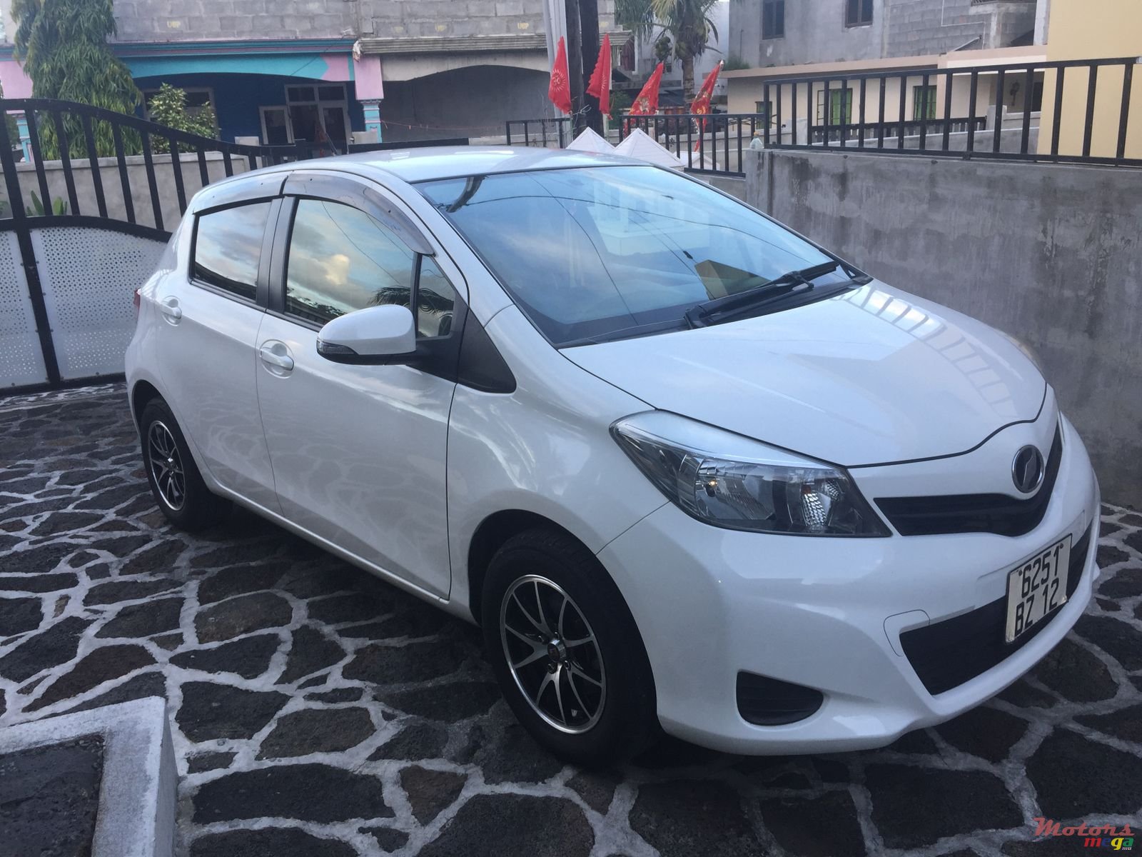 2012' Toyota Vitz photo #1