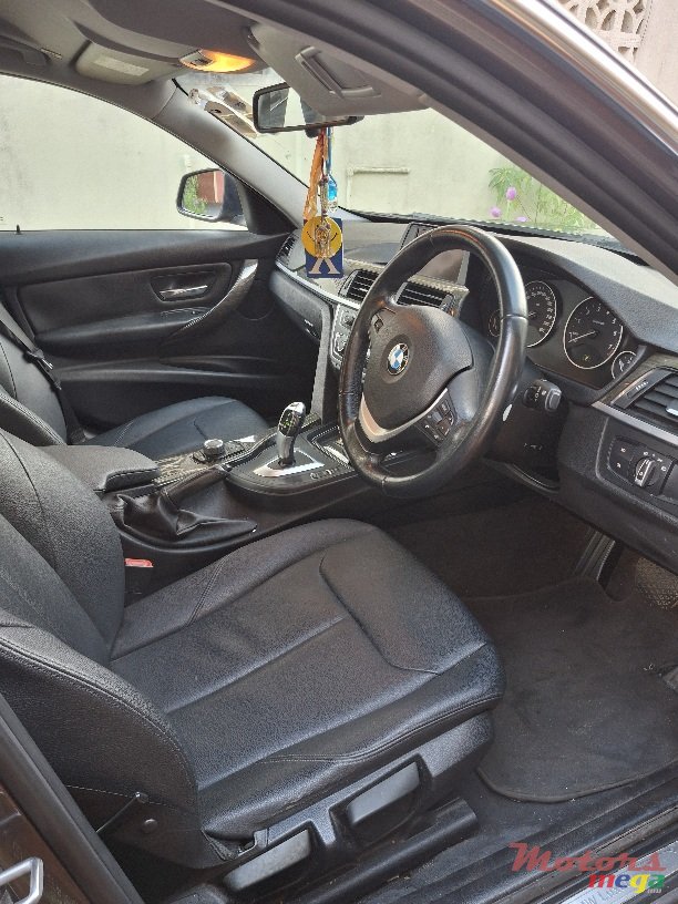 2015' BMW 3 Series photo #2