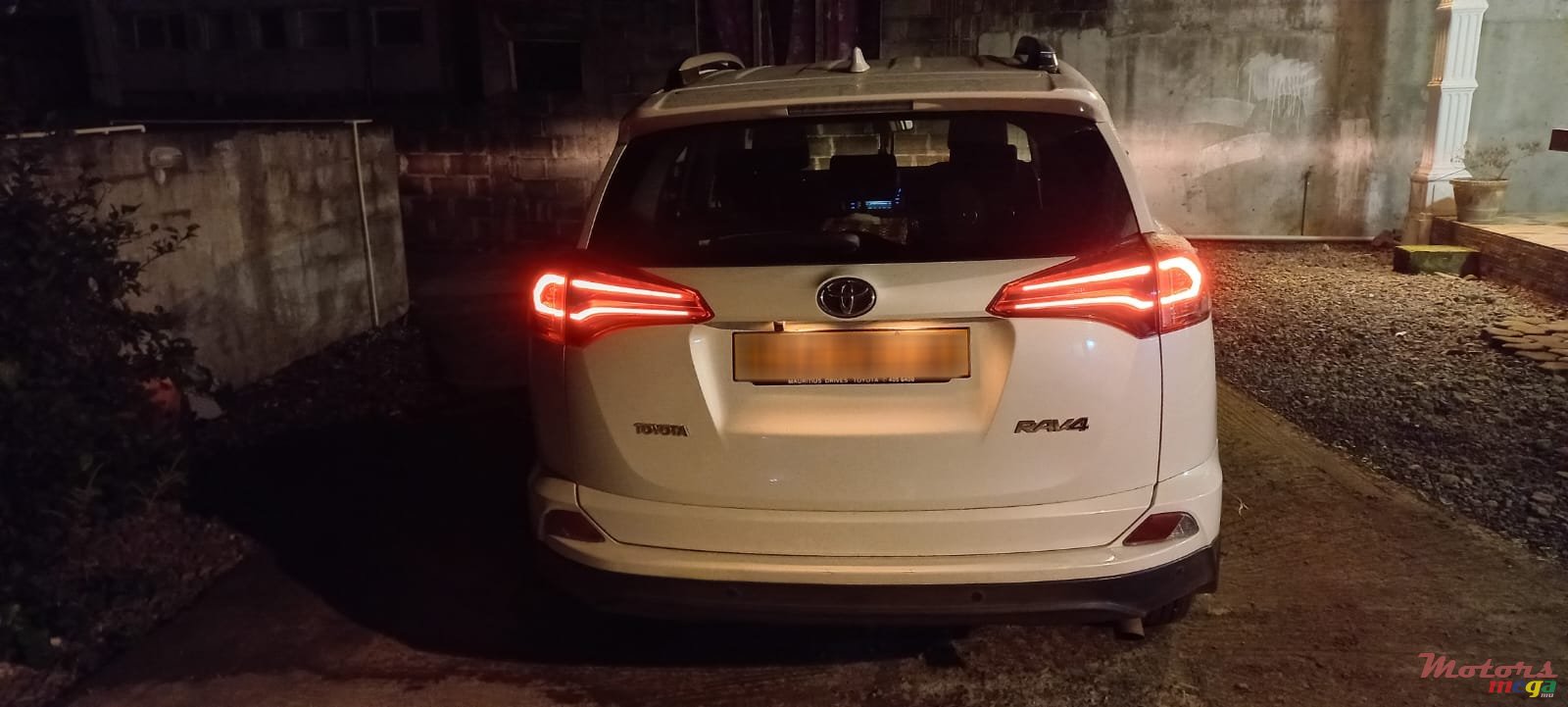 2018' Toyota RAV4 photo #4