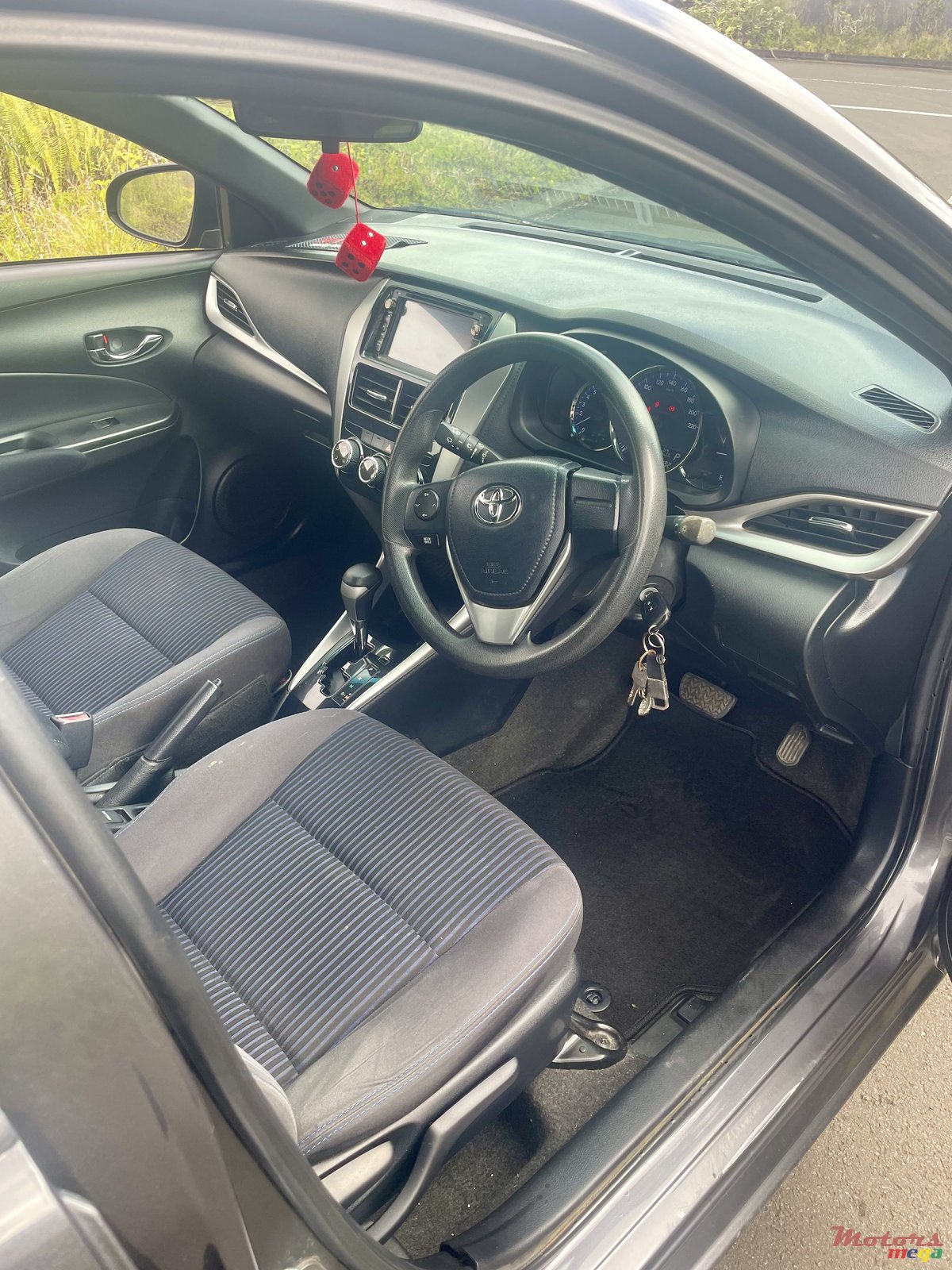 2018' Toyota Yaris Hatchback photo #3