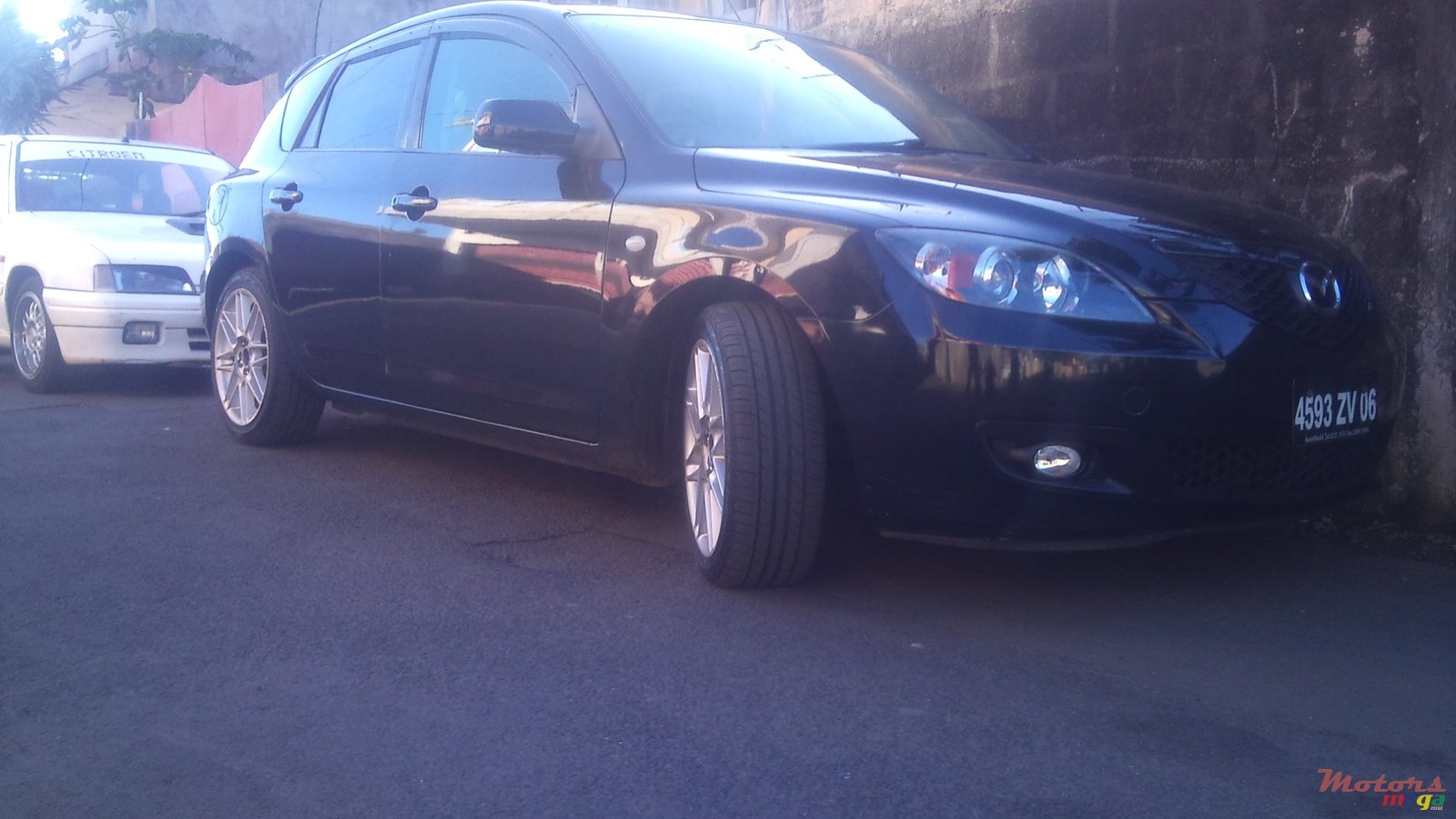 2006' Mazda Axela Hatchback photo #1