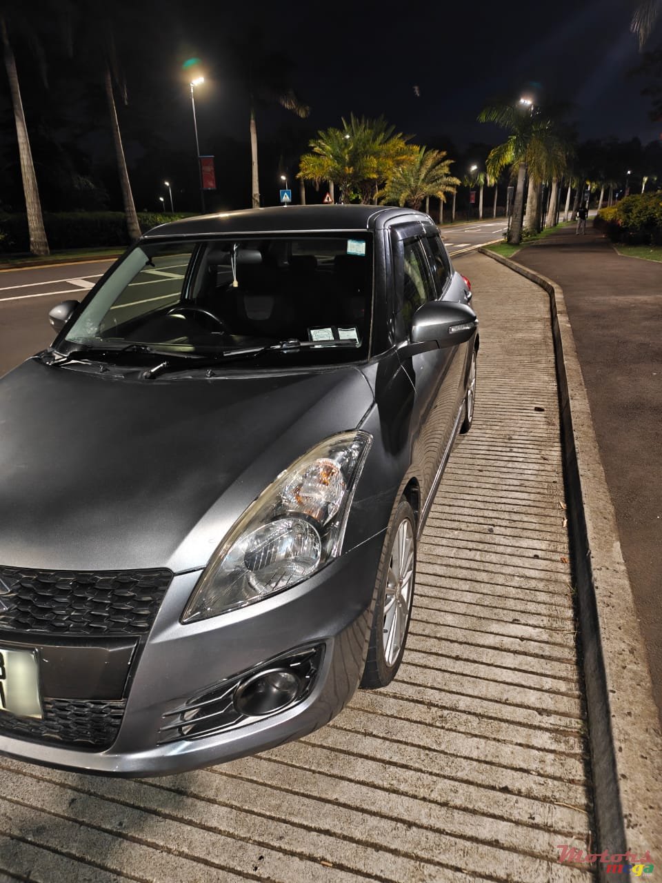 2012' Suzuki Swift Sport photo #2
