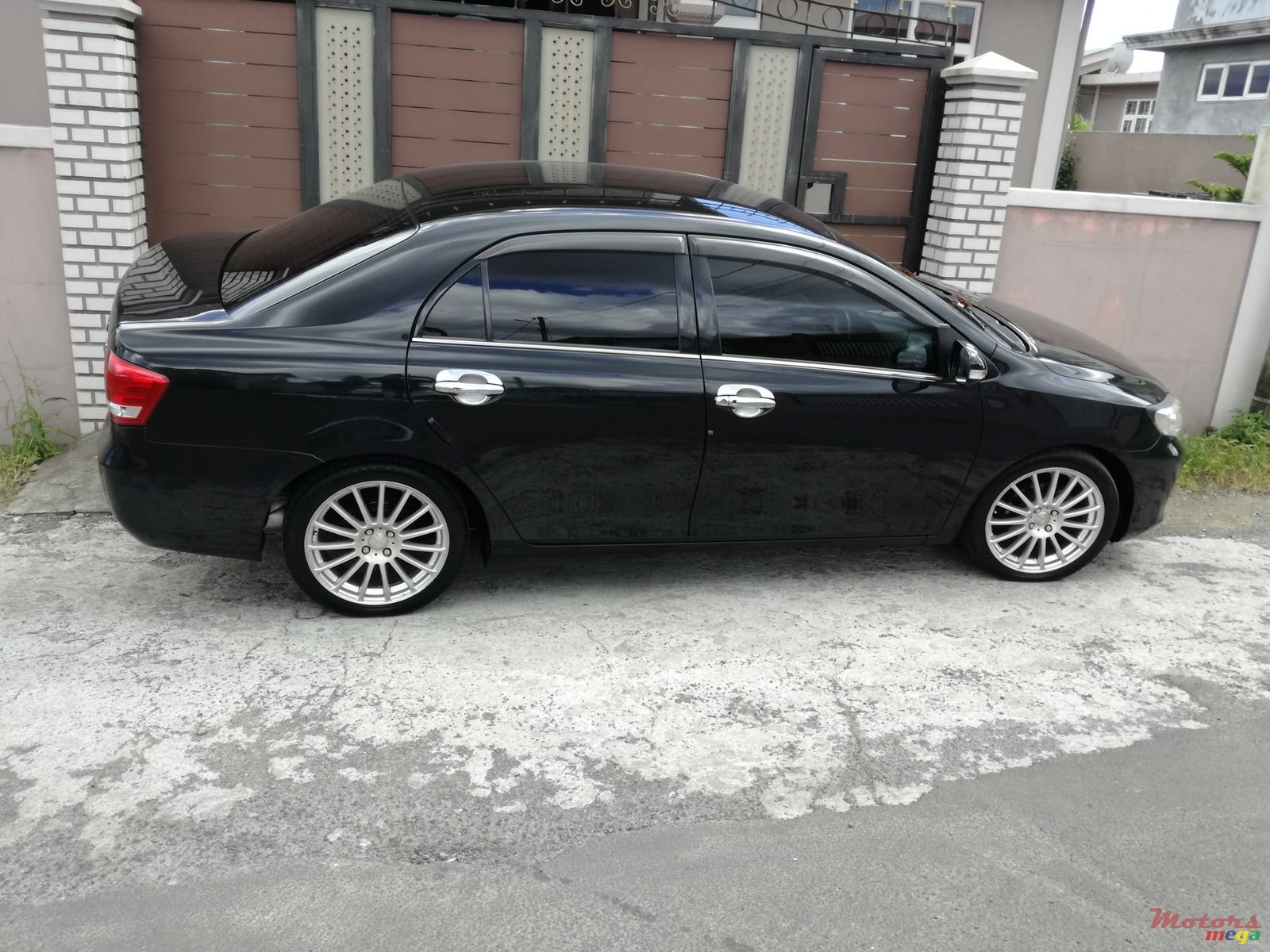 2009' Toyota Axio Grade G saloon photo #4