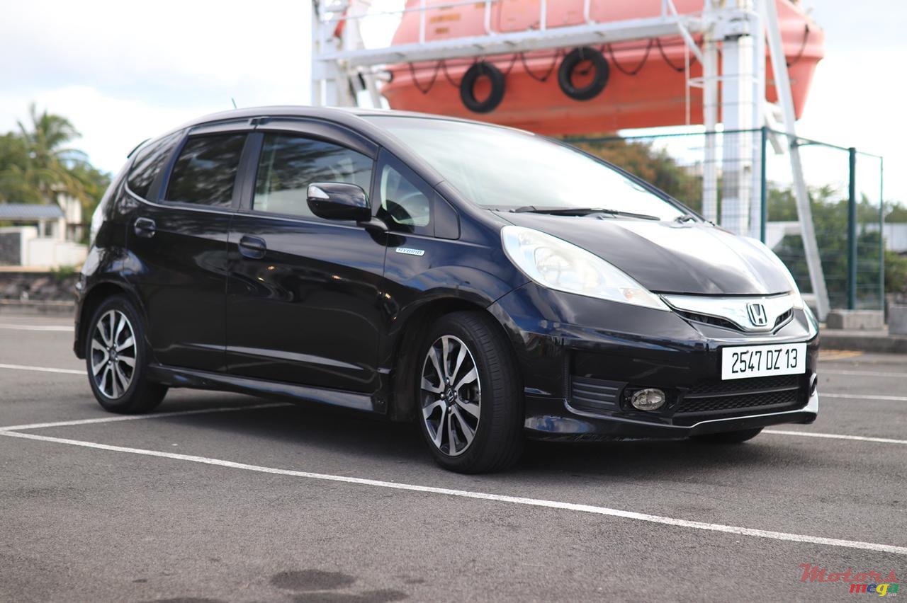 2013' Honda Fit RS Hybrid photo #2