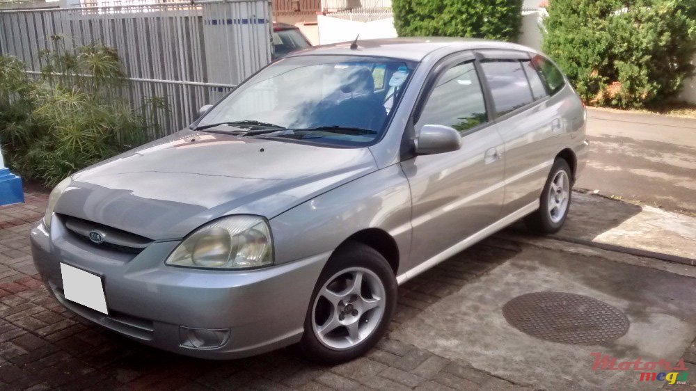 2005' Kia Rio photo #2