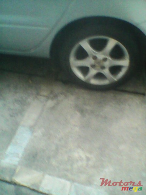 2005' Mitsubishi Lancer photo #3